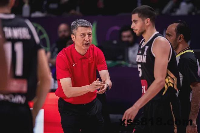 时隔10年全胜出线，中国男篮收获了什么？